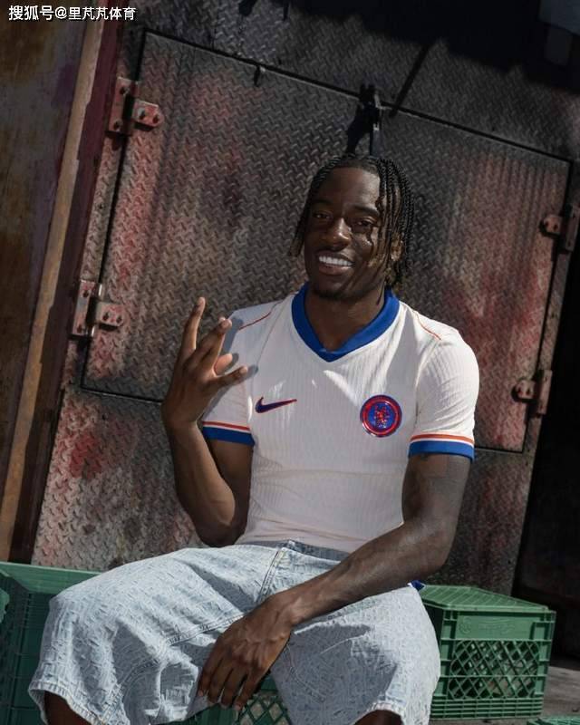 这个靠谱么？阿森纳买新中锋前先买边锋，23岁的他成为塔帅一选